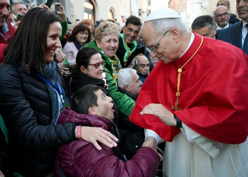 Papież Leon XIV w rzymskich parafiach przed Wielkanocą
