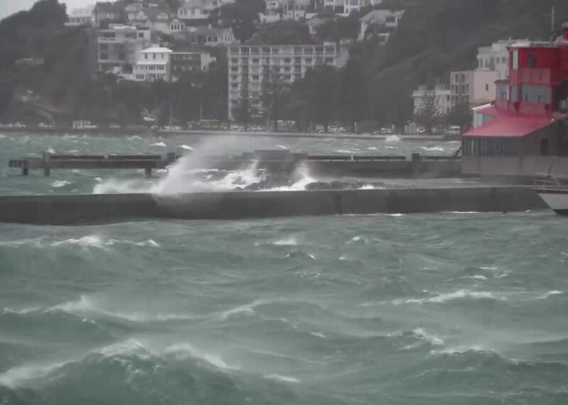 burza u wybrzeża Nowej Zelandii