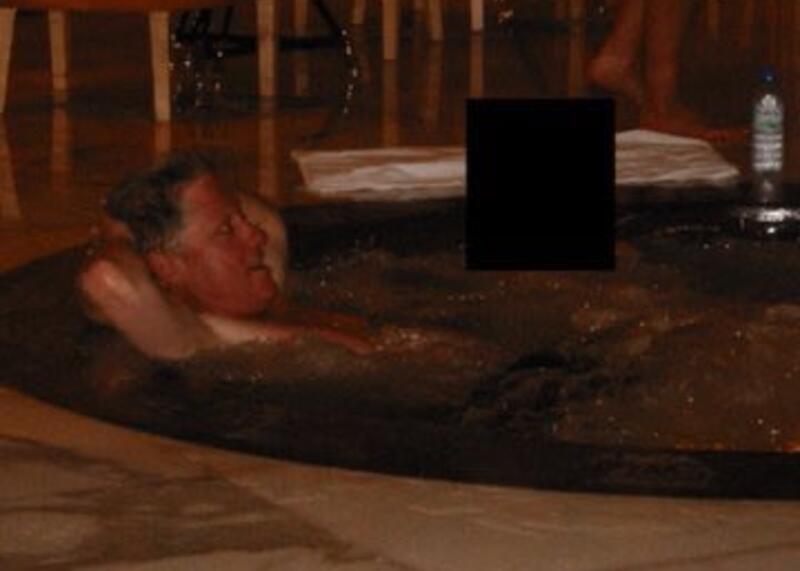 Bill Clinton w jacuzzi