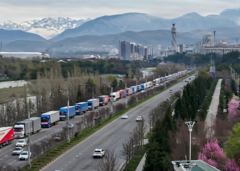 konwój ciężarówek z Tadżykistanu