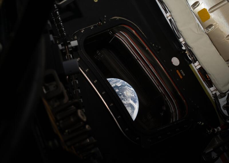 Ziemia ze statku kosmicznego misji Artemis II