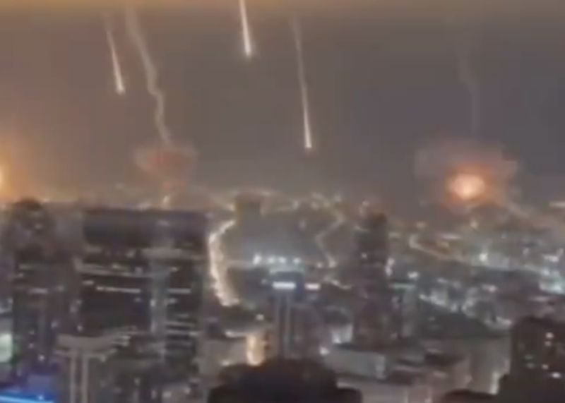 Iran uderzył w Tel Awiw amunicją kasetową