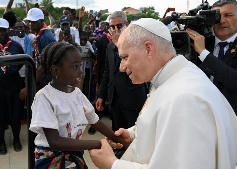 Papież w Afryce wzywa do pokoju i odrzucenia magii