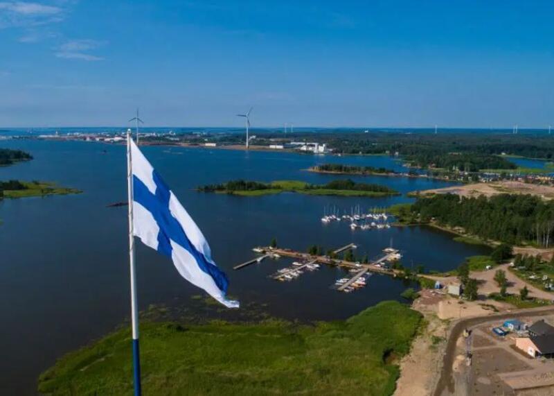 flaga na maszcie w Hamina, Finlandia