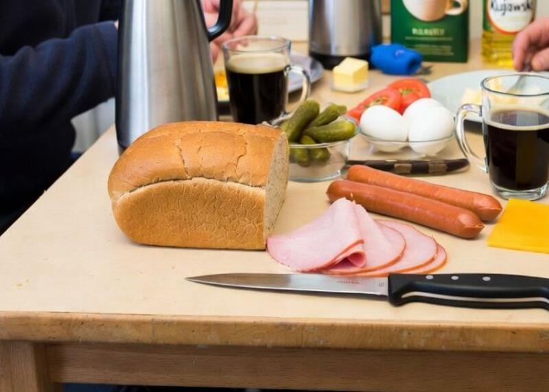 nóż przy śniadaniu