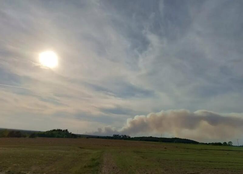 Pożar lasu w pobliżu Osuchów widziany z Huty Rozanieckiej