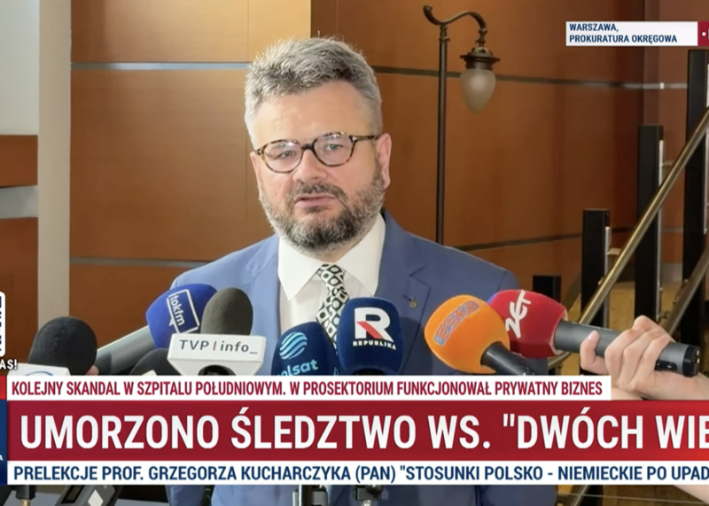 Rzecznik prasowy Prokuratury Okręgowej w Warszawie prokurator Piotr Skiba podczas briefingu w siedzibie prokuratury w Warszawie