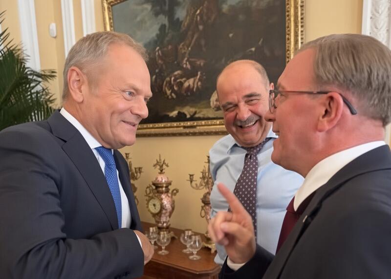 Tusk z gwiazdami serialu Ranczo